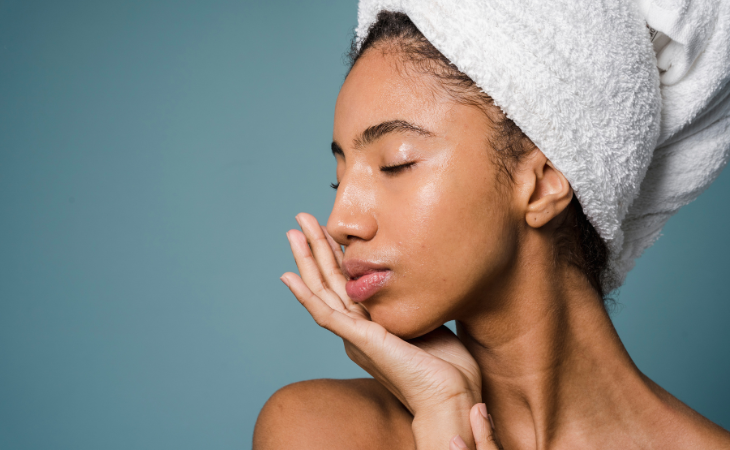 L’acné peau mixte : comprendre, traiter et prévenir.